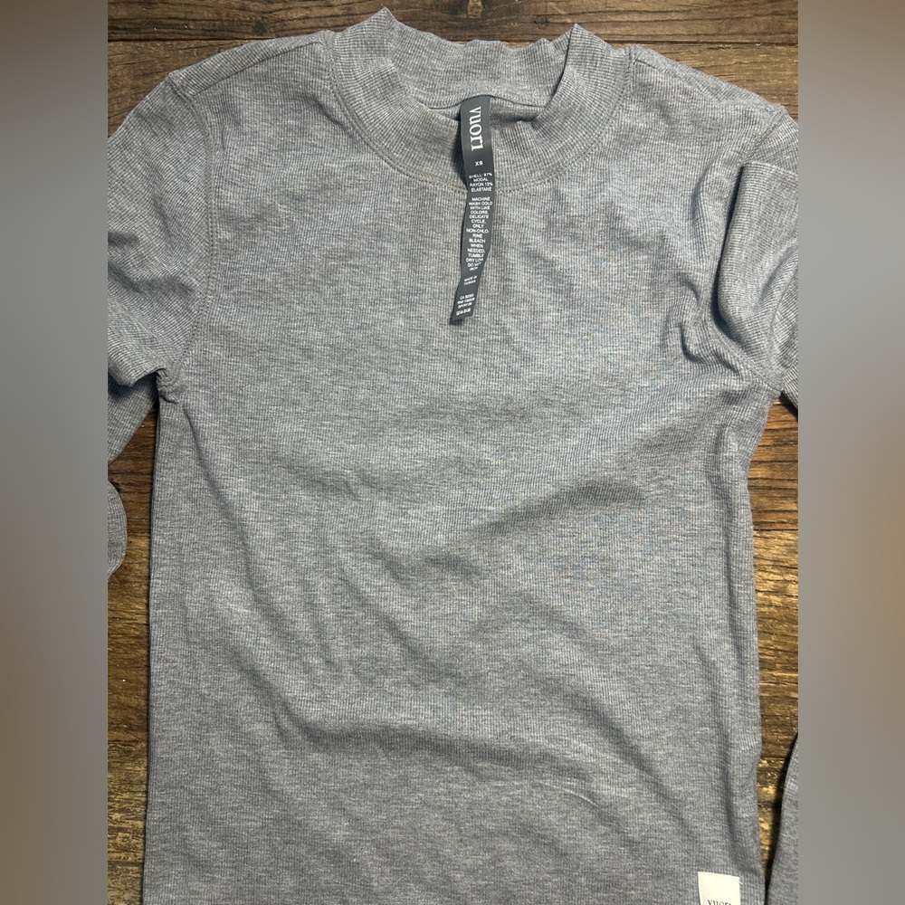 Long sleeve fitted, stretch Vuori top